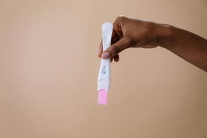 Holdig pregnancy test 